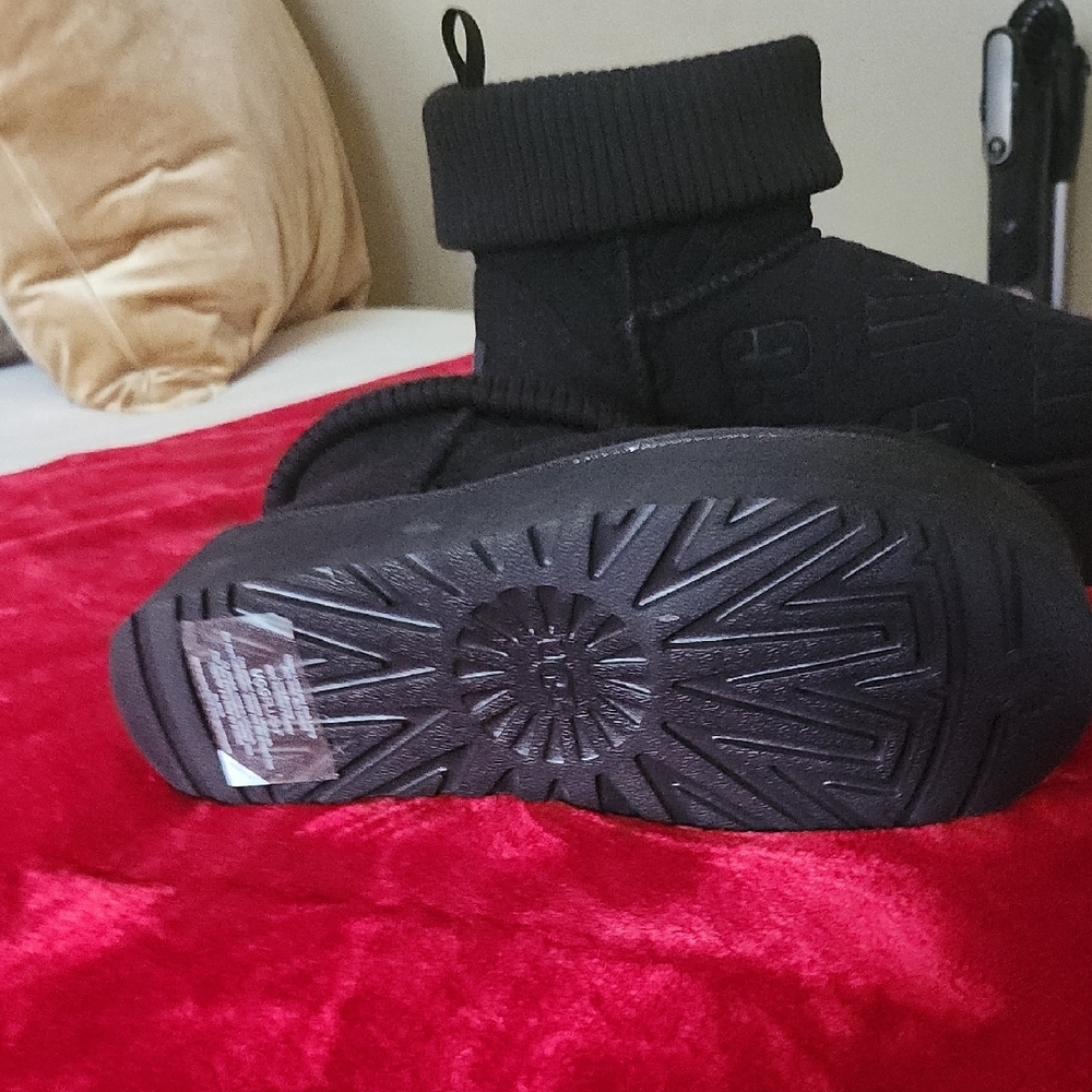 UGG Black Ribbed Platform Boots - Picture 2 of 3